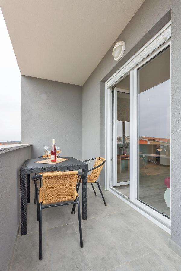 2 Bedroom Apartment Peroj فاجانا المظهر الخارجي الصورة